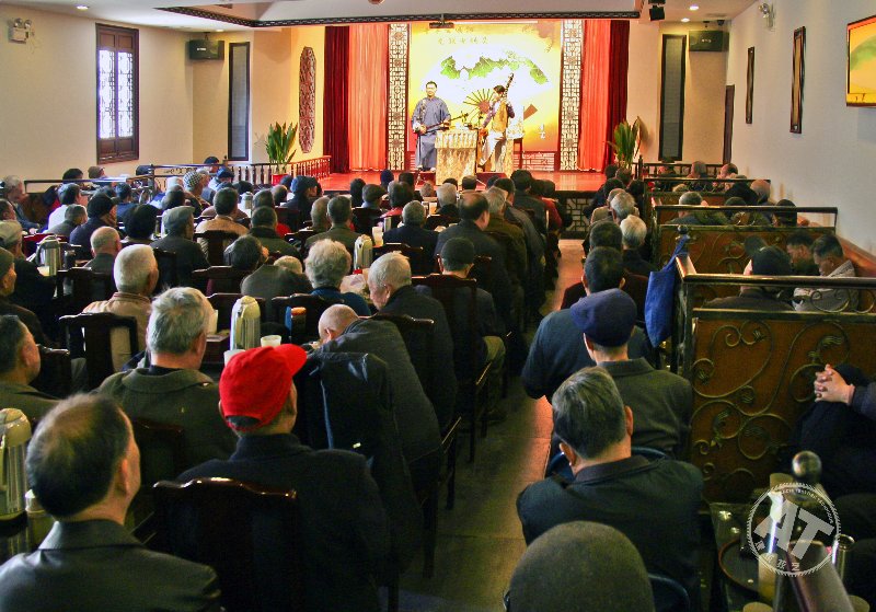 老街坊在書場享受生活