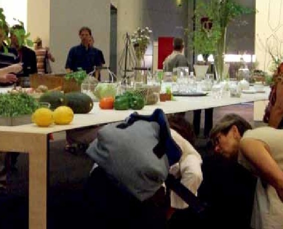 像鳥兒那樣輕——從石上純也設計的桌子說起